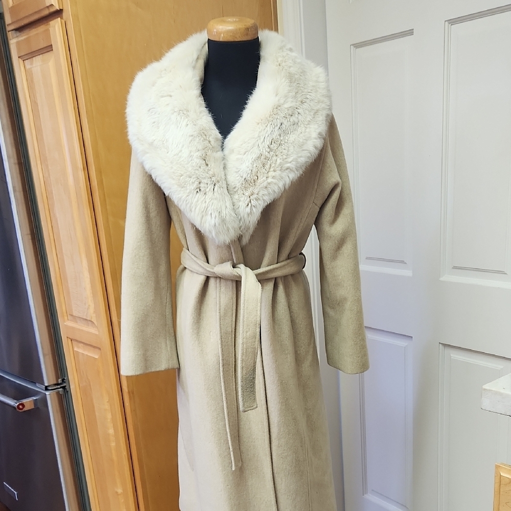 Elegant Cream Fur Collar Coat